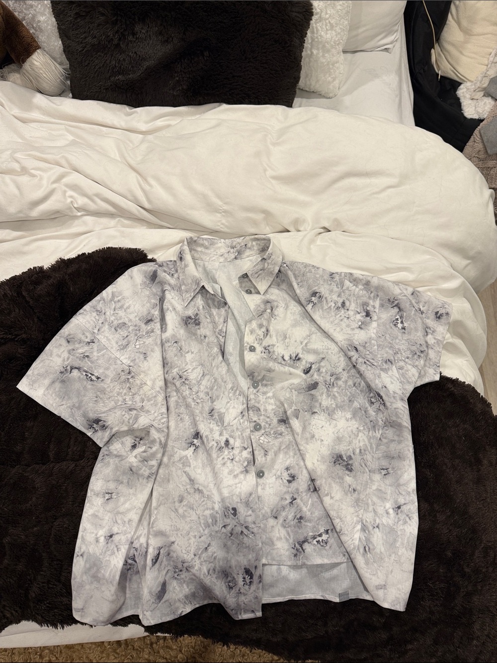 Lululemon Short Sleeve Button-Up Shirt in Light Gray Marble